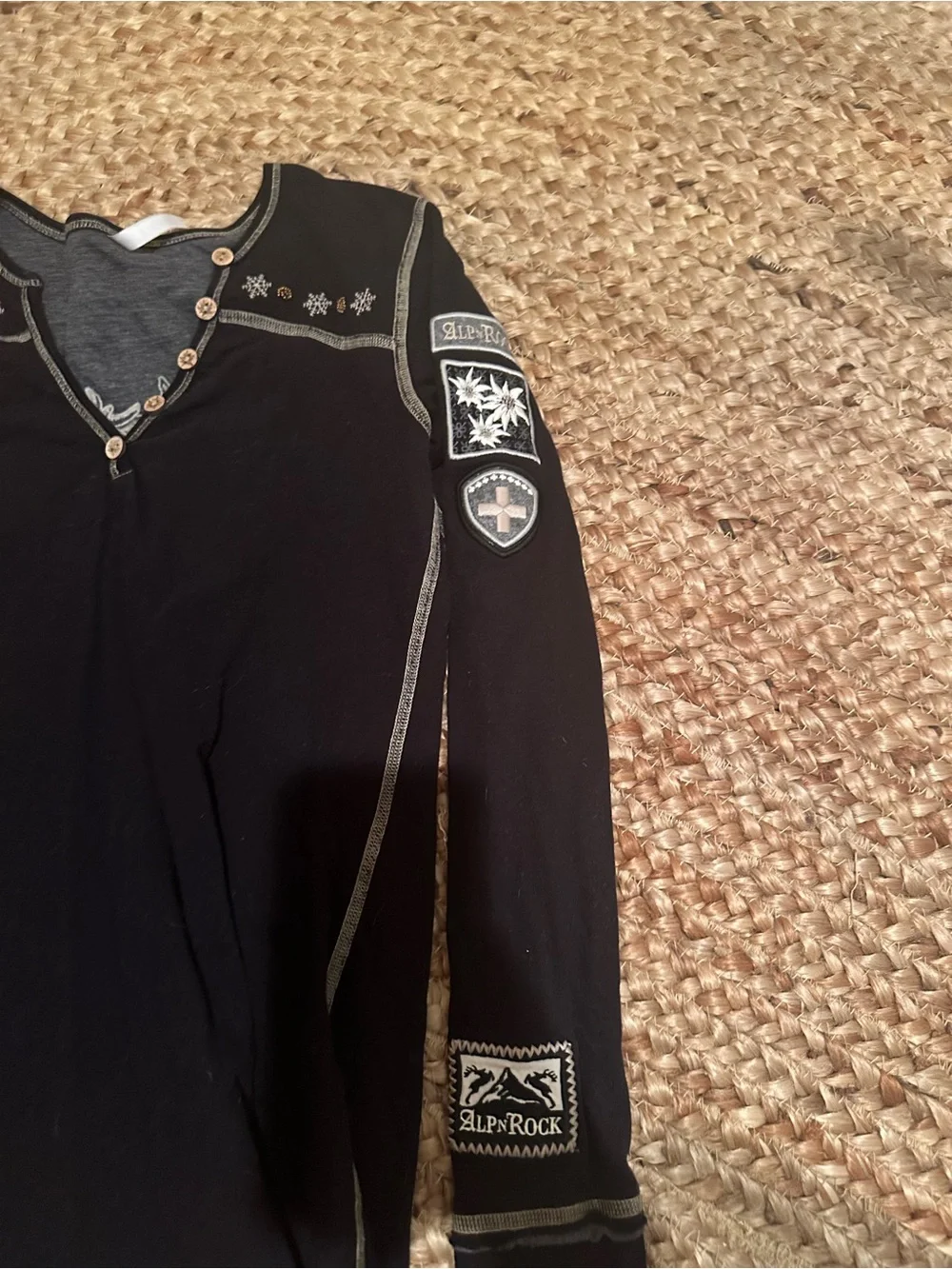VINTAGE ALP N ROCK EMBROIDERED TOP - Picture 2 of 4